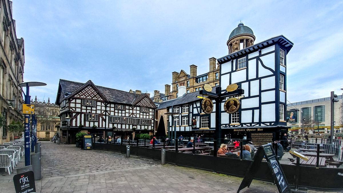 Najstarszy pub w Manchesterze – The Shambles Square