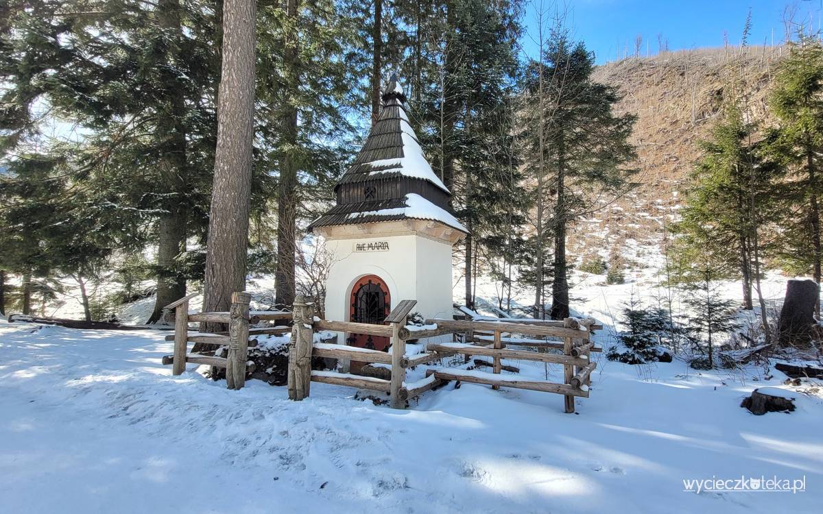 Kapliczka w Dolinie Kościeliskiej – górnicza historia w Tatrach
