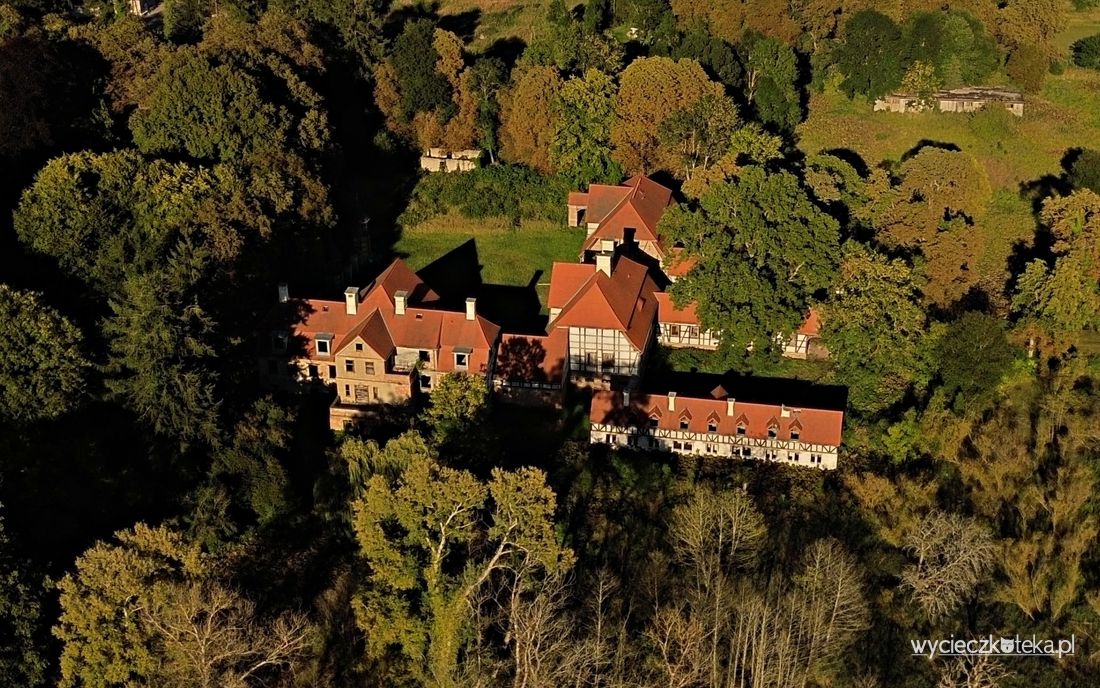 Ryglowy dwór w Świerznie. Jedyny przykład rezydencji typu entre cour et jardin na Pomorzu Zachodnim