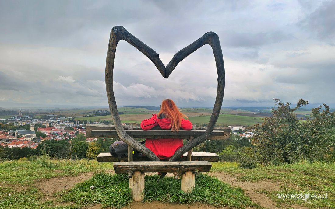 Ławka Serce w Kieżmarku. Uroczy punkt widokowy na Tatry na Słowacji