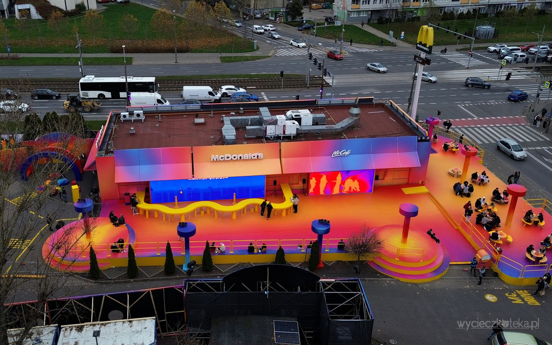 Kolorowy McDonald's w Poznaniu na Wildzie. Fenomen popkultury