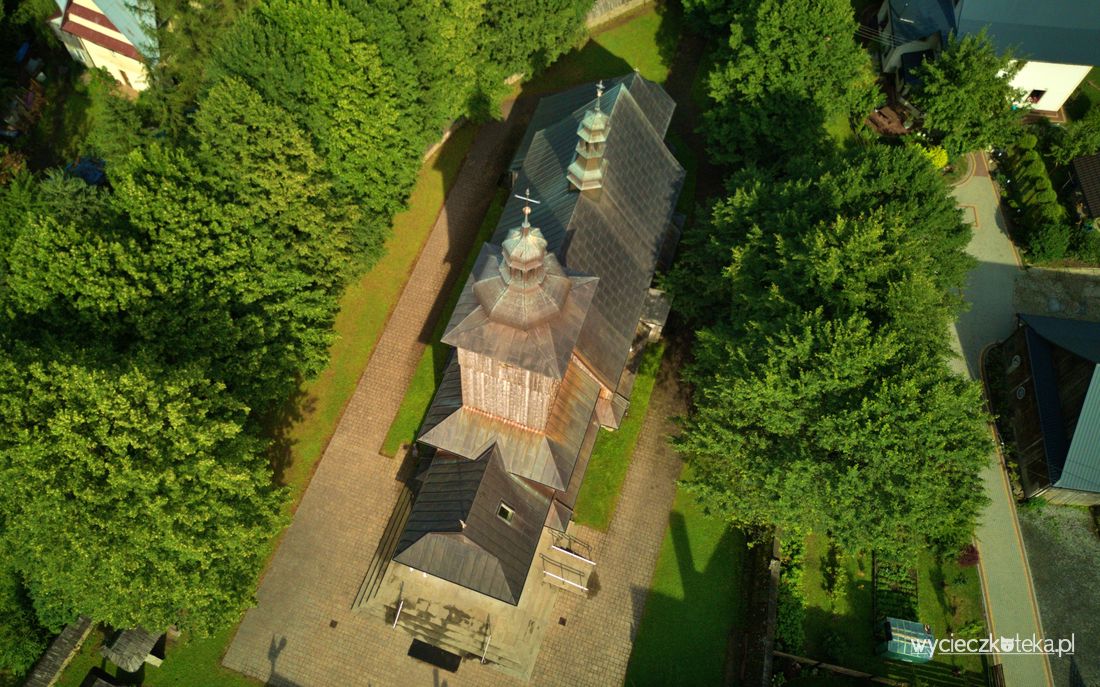 Drewniany kościół w Lubomierzu w Gorcach