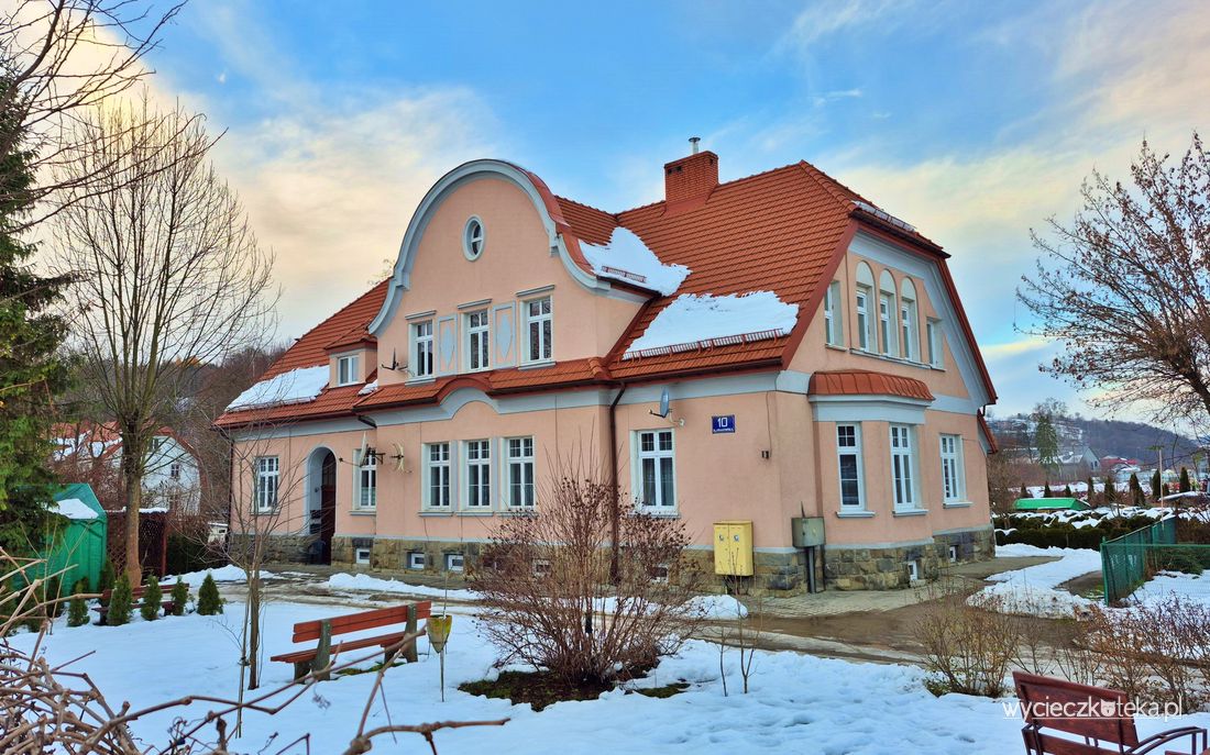 Rafineria naftowa w Limanowej Sowlinach i osiedle robotnicze z secesyjnymi willami