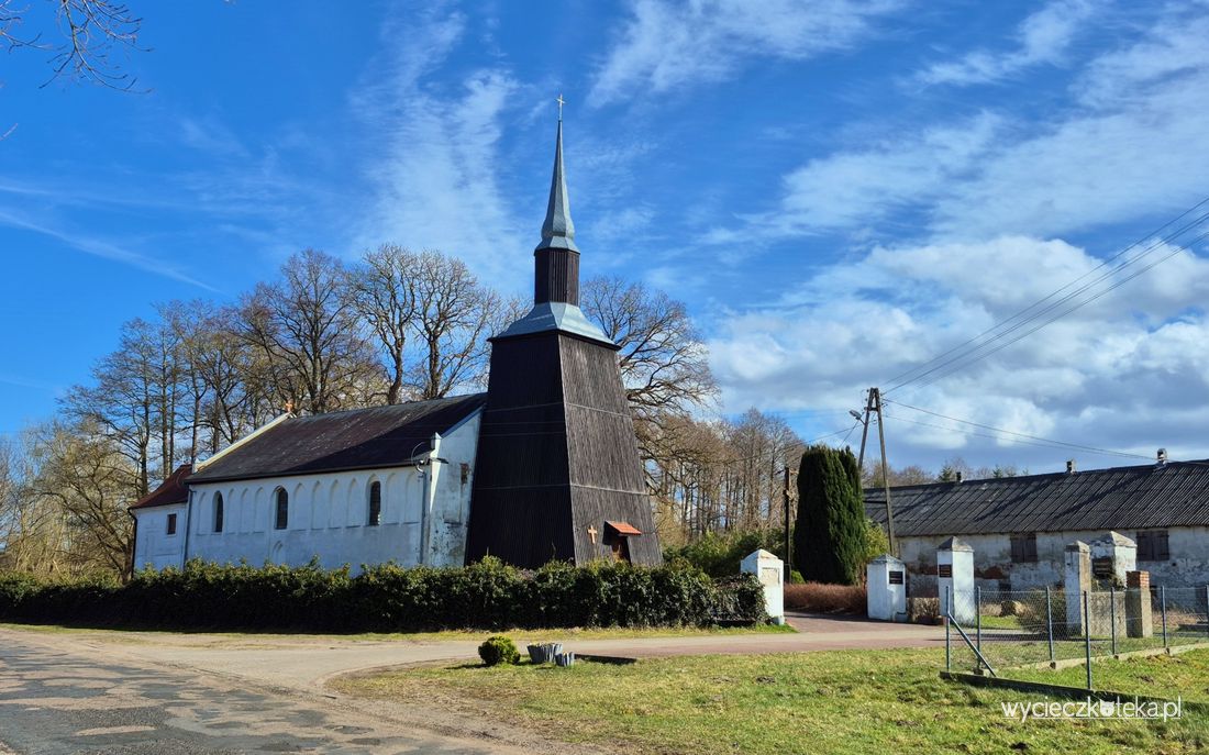 Zabytkowy kościół i pałac w Mechowie na Pomorzu Zachodnim. Obejrzysz tu też cmentarz ewangelicki